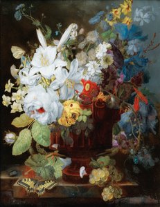 棚の上の花の花束のある静物